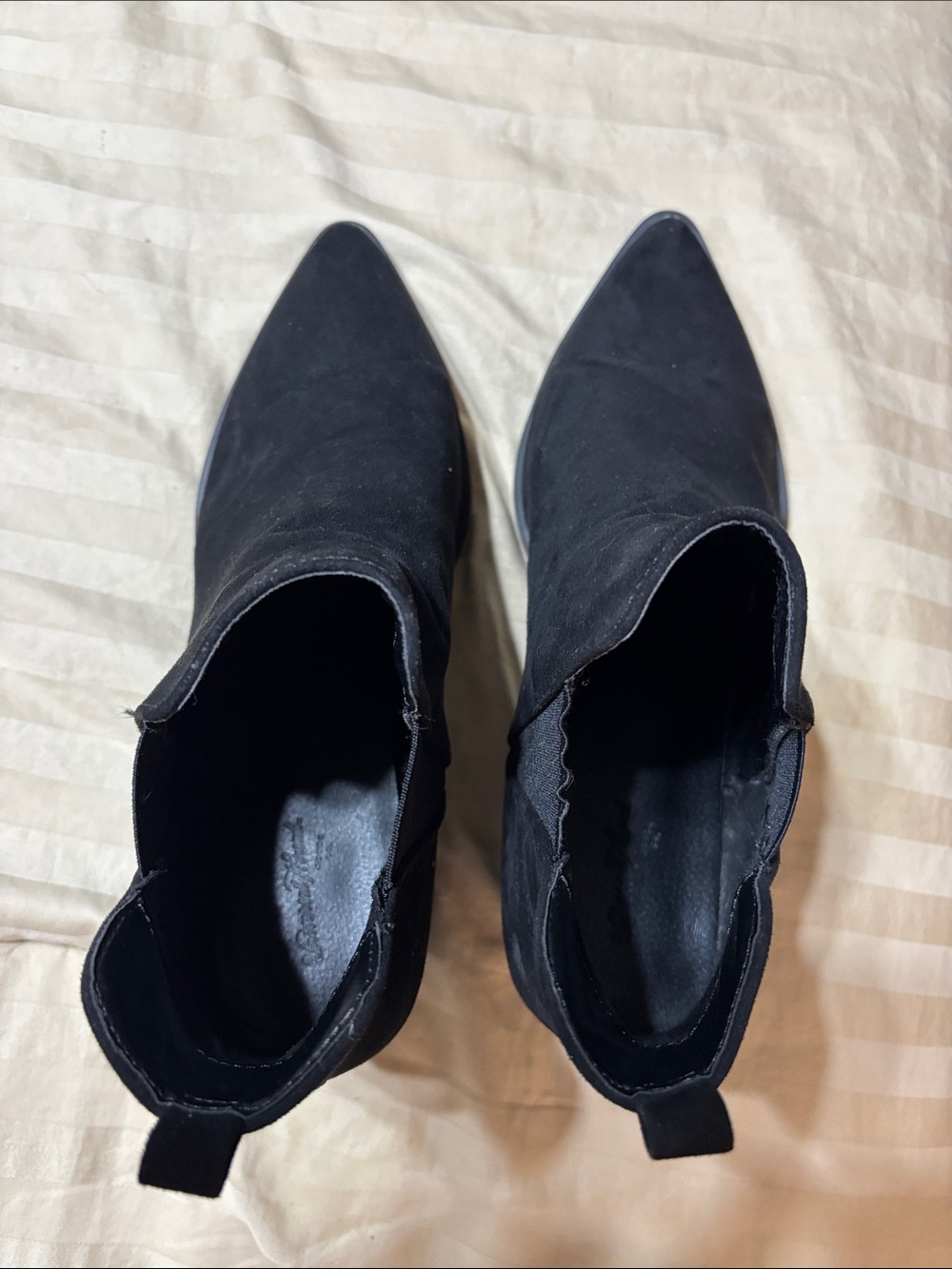 Universal Thread Black Pointed Toe Ankle Booties